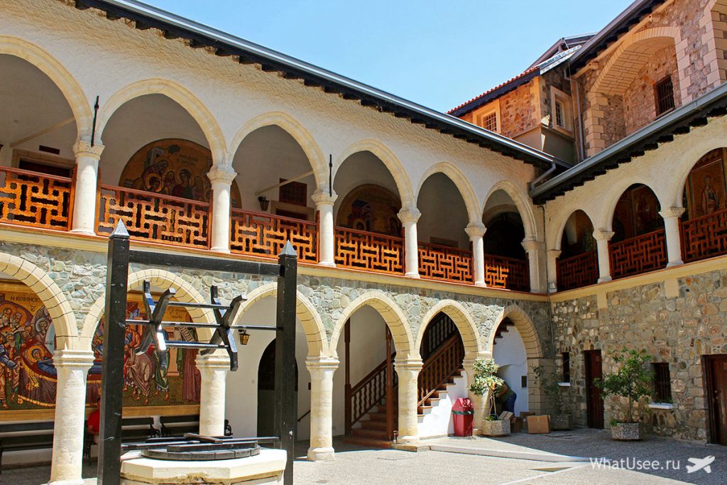 Монастырь на Кипре