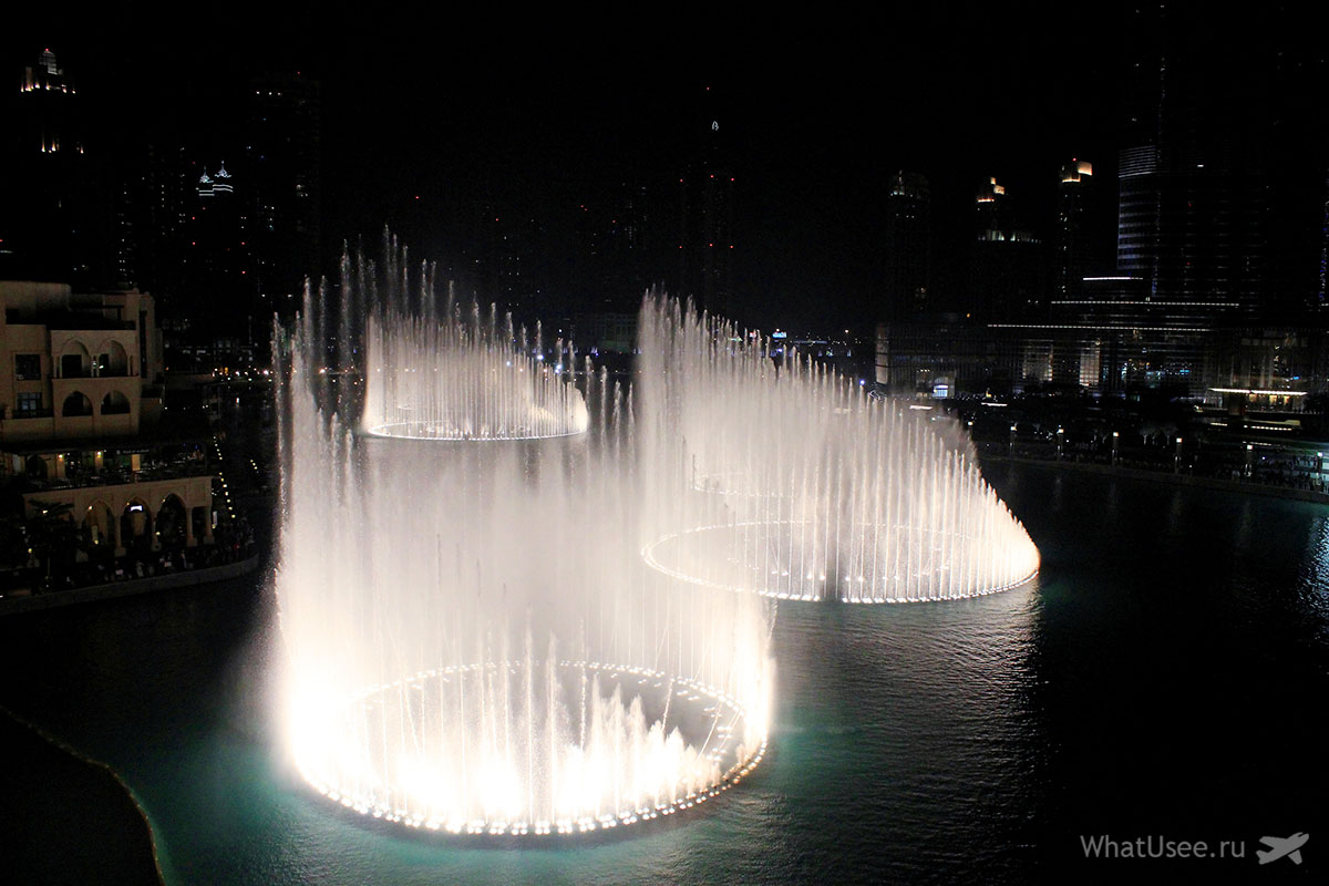 Шоу фонтанов в Дубай Молле