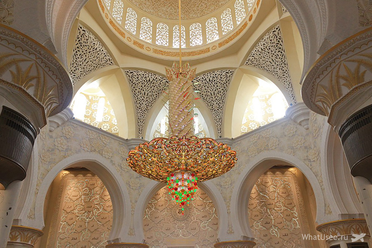 Внутри мечети шейха Зайда
