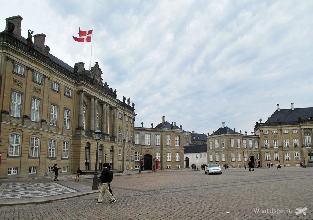 Дворец Амалиенборг в Копенгагене
