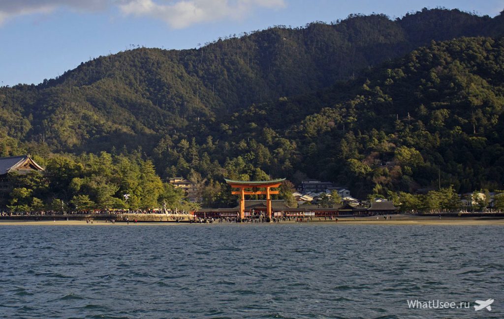 Япония остров Миядзима и тории