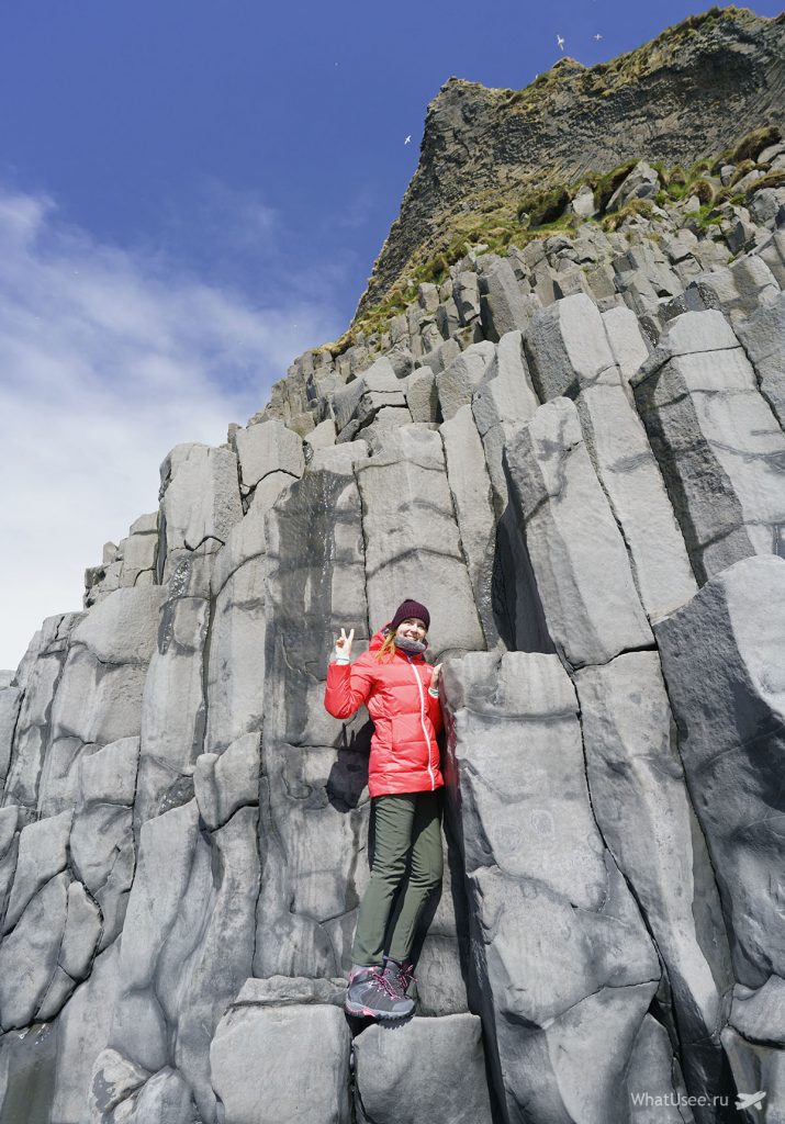 Базальтовые скалы на пляже Вик в Исландии